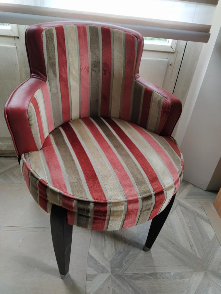 Satelliet fauteuil met gestreepte bekleding, Huis en Inrichting, Stoelen, Overige materialen, Overige kleuren, Ophalen of Verzenden