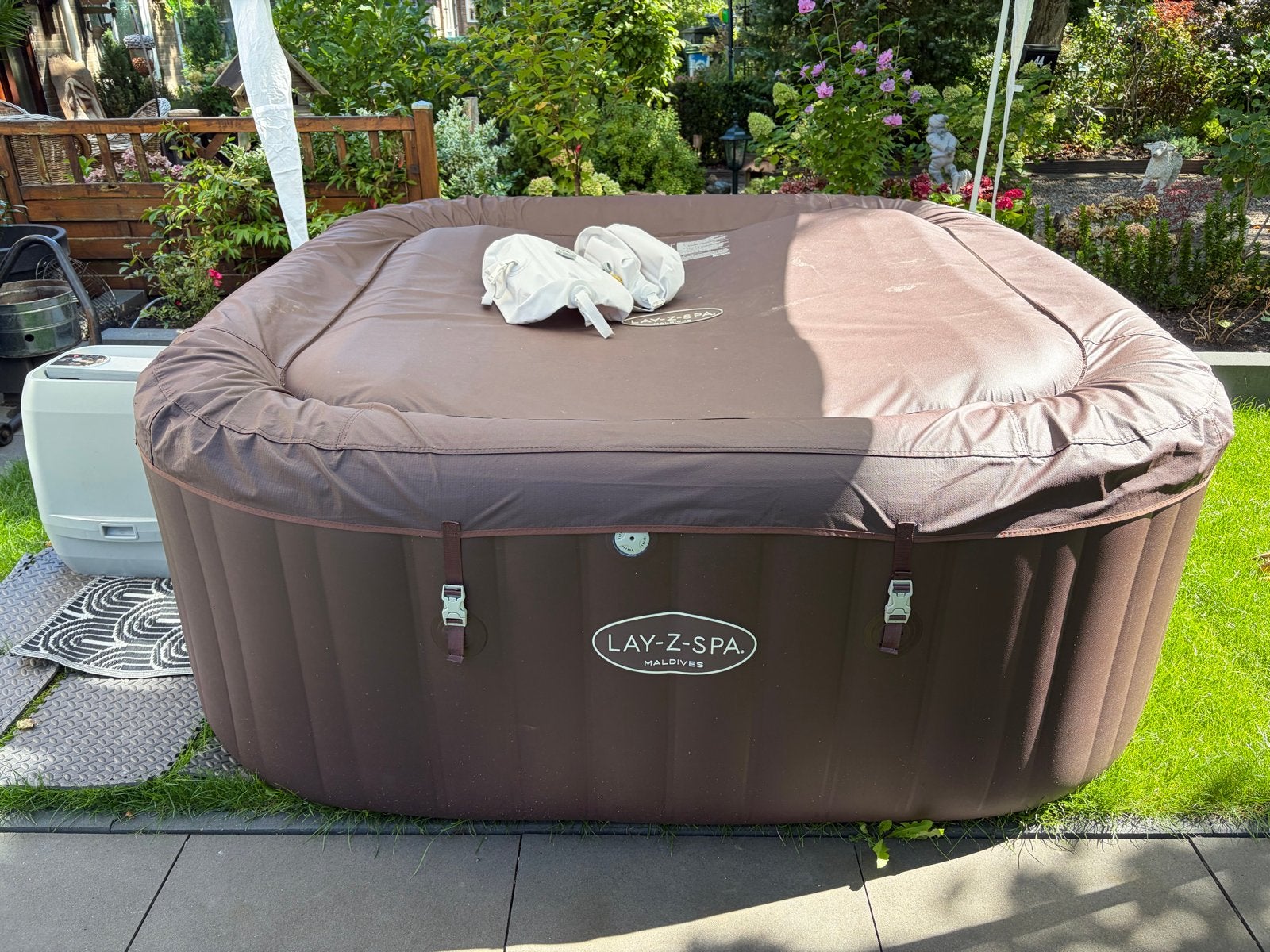 Lay-Z-Spa Maldives opblaasbare jacuzzi met accessoires, Tuin en Terras, Bubbelbaden en Hottubs, Ophalen, Zo goed als nieuw, Afdekzeil