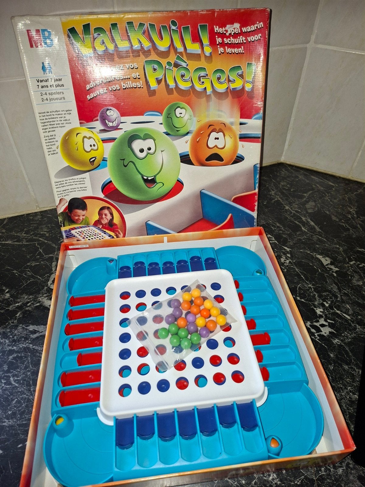 Valkuil, Hobby en Vrije tijd, Gezelschapsspellen | Bordspellen, Ophalen of Verzenden, Zo goed als nieuw