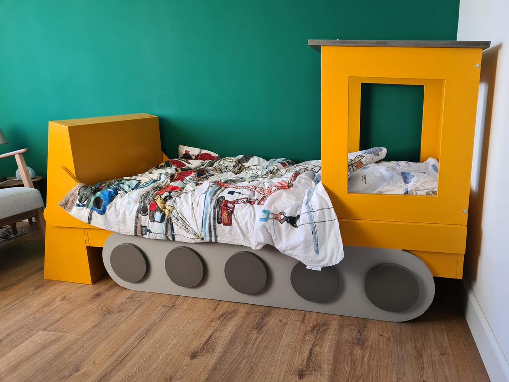 Uniek peuterbed / bulldozerbed, Ophalen, 70 tot 85 cm, 140 tot 160 cm, Zo goed als nieuw