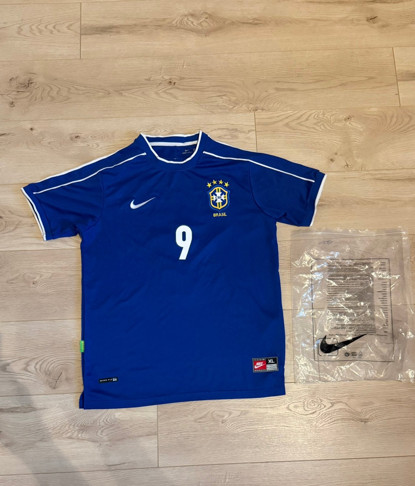 Brazil 1998 Ronaldo Nazário retro shirt nieuw, Sport en Fitness, Voetbal, Maat L, Verzenden, Zo goed als nieuw, Shirt