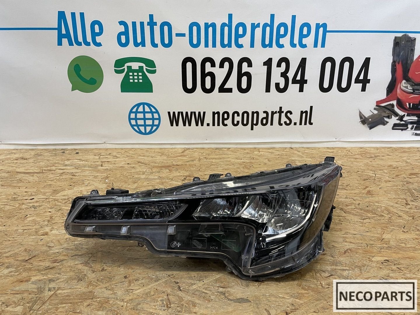 TOYOTA COROLLA LED KOPLAMP LINKS 81150-02S60 ORIGINEEL