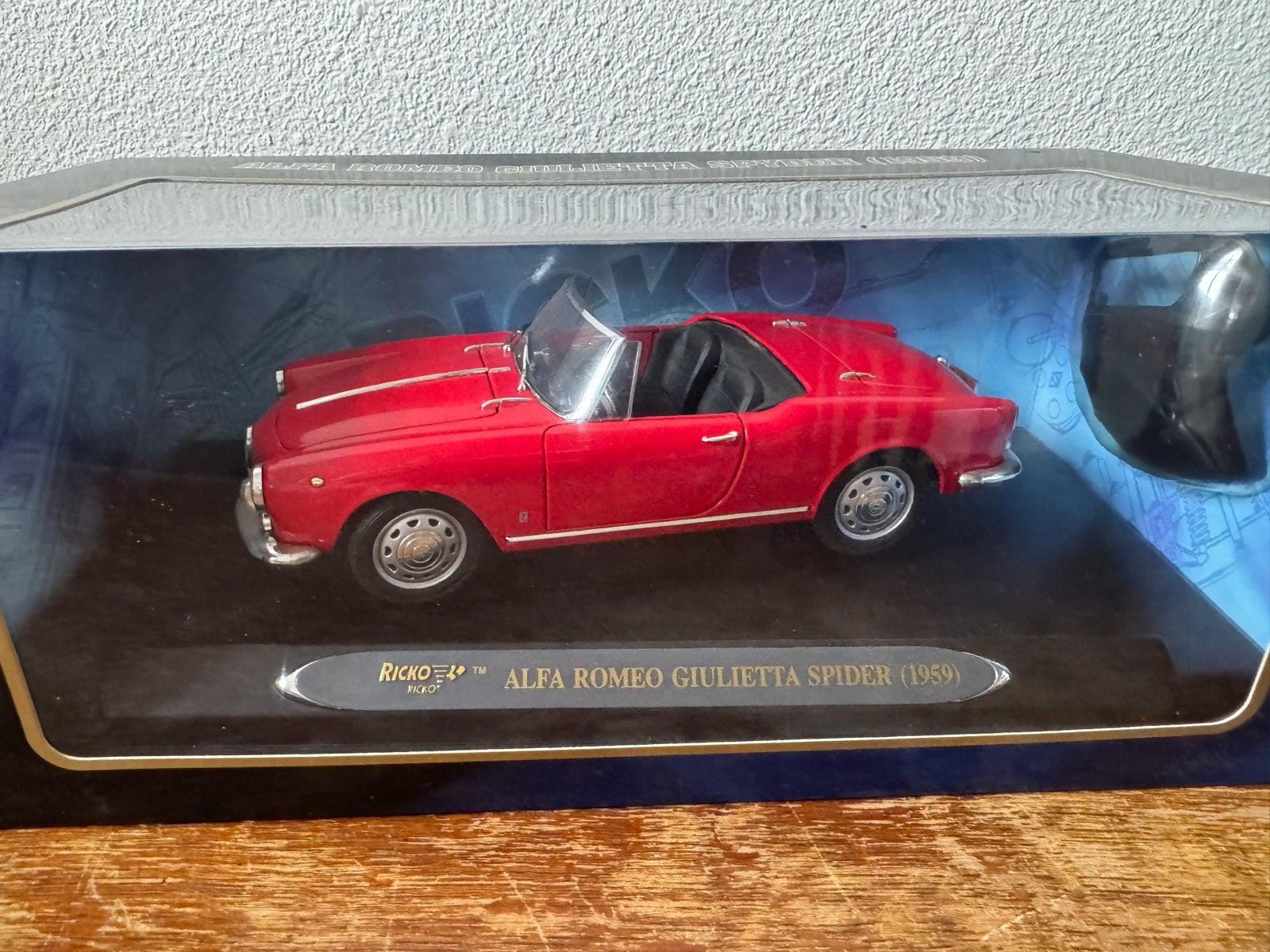 Ricko Alfa Romeo Giulietta Spider (1959) met hardtop, 1:18, Ophalen of Verzenden, Zo goed als nieuw, Auto, Overige merken