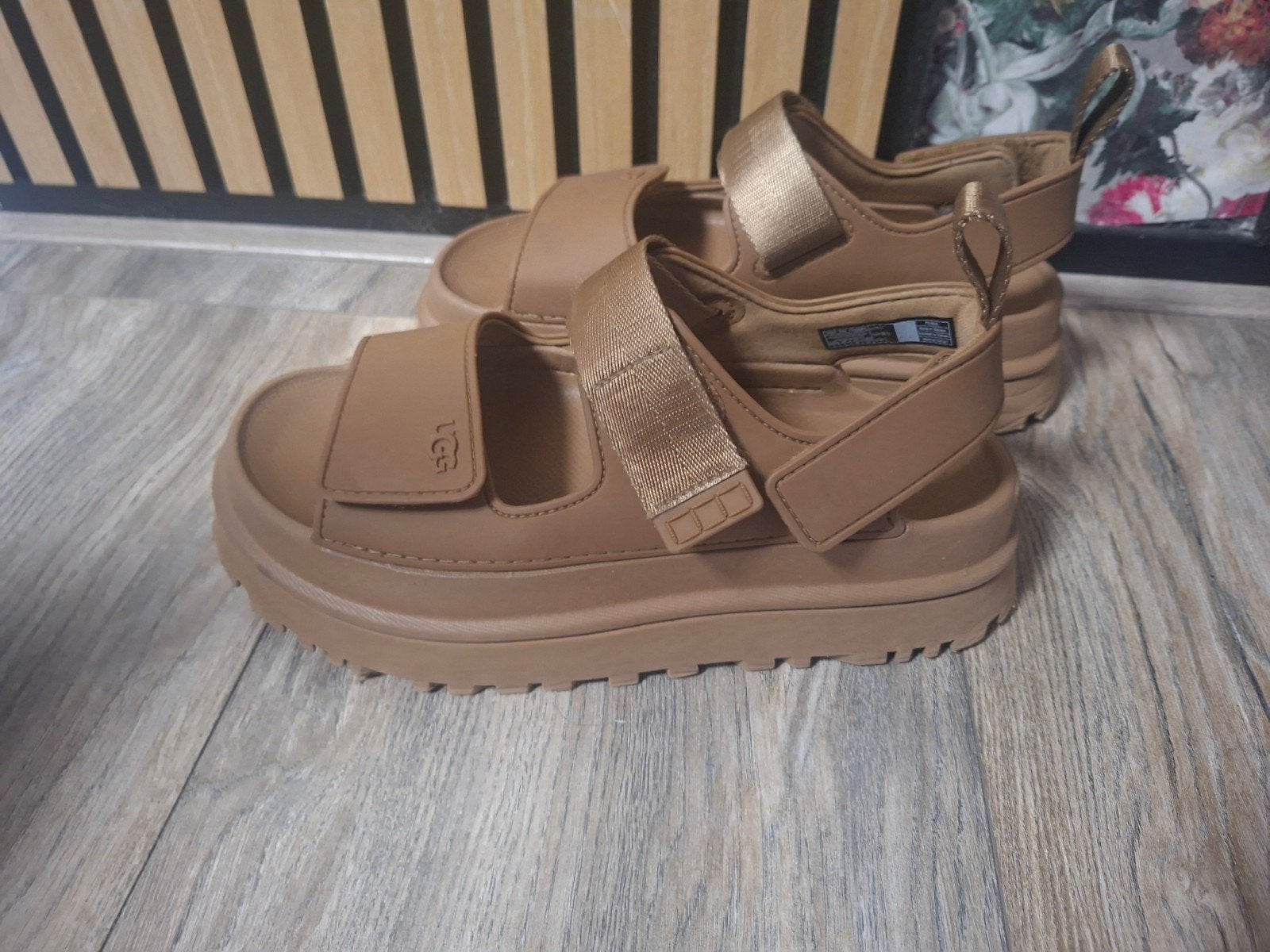 ugg sandalen maat 40, Ophalen