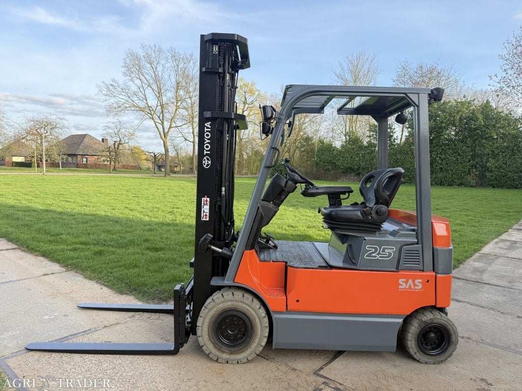 Toyota 2500KG triplo 5M freelift Sideshift non marking bande, Info@vanbeurdenheftrucks.nl, Heftruck, Ophalen of Verzenden, Toyota