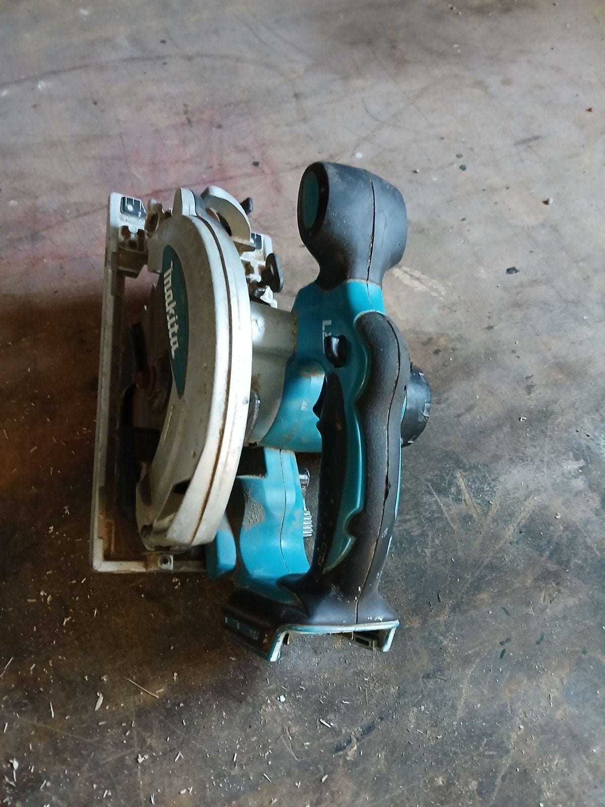 Makita Accu Cirkelzaag DSS610, Gebruikt, Cirkelzaag, Ophalen of Verzenden, Makita