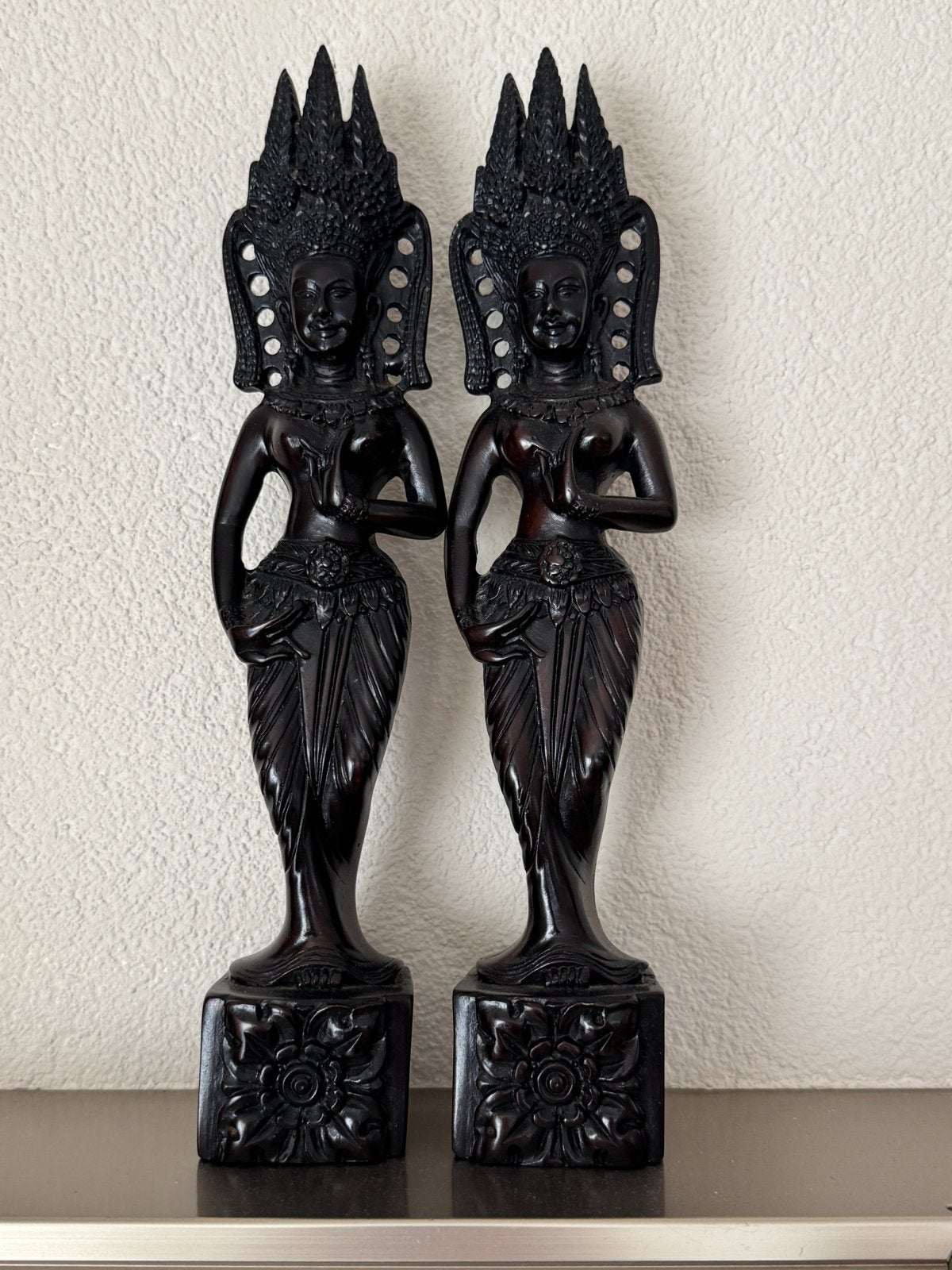 Set van 2 Apsara beelden, Antiek en Kunst, Kunst | Beelden en Houtsnijwerken, Ophalen, Handgemaakt, 20 - 50 cm, Beeld
