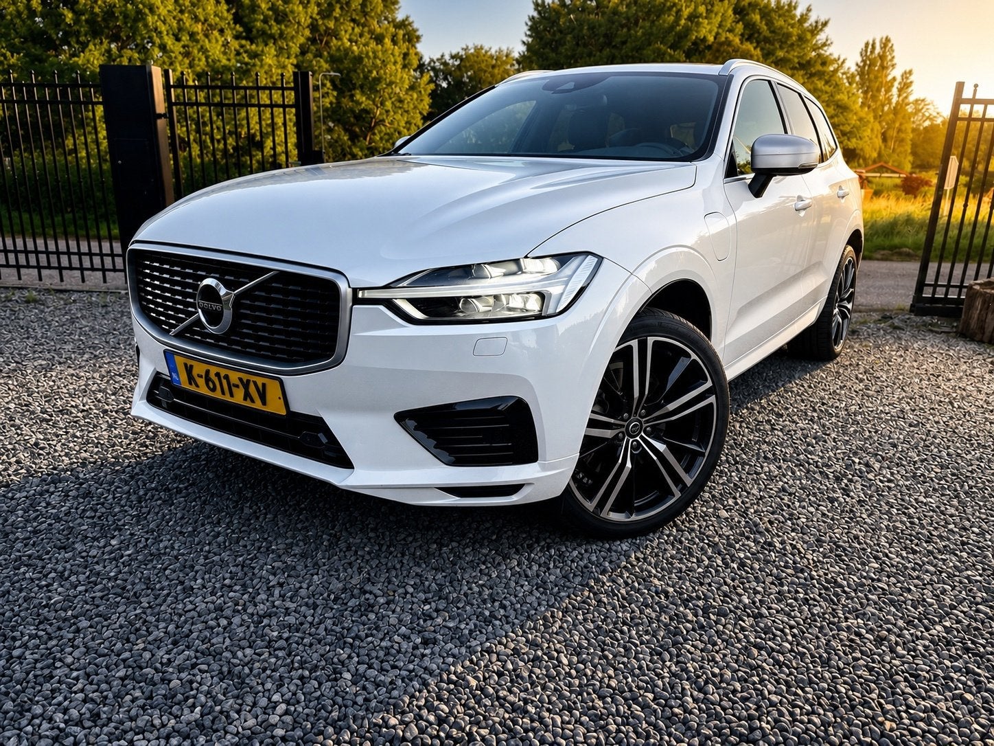 Volvo XC60 2.0 T8 Twin Engine AWD R-Design / Panorama Dak /, Automaat, Gebruikt, Euro 6, 320 pk