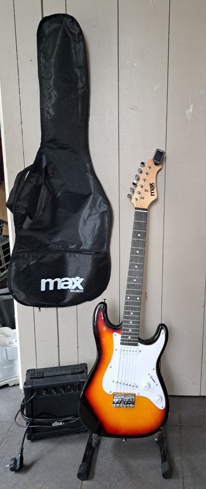 Max Music elektrische gitaar starterset met versterker, Muziek en Instrumenten, Met versterker, Zo goed als nieuw, Solid body