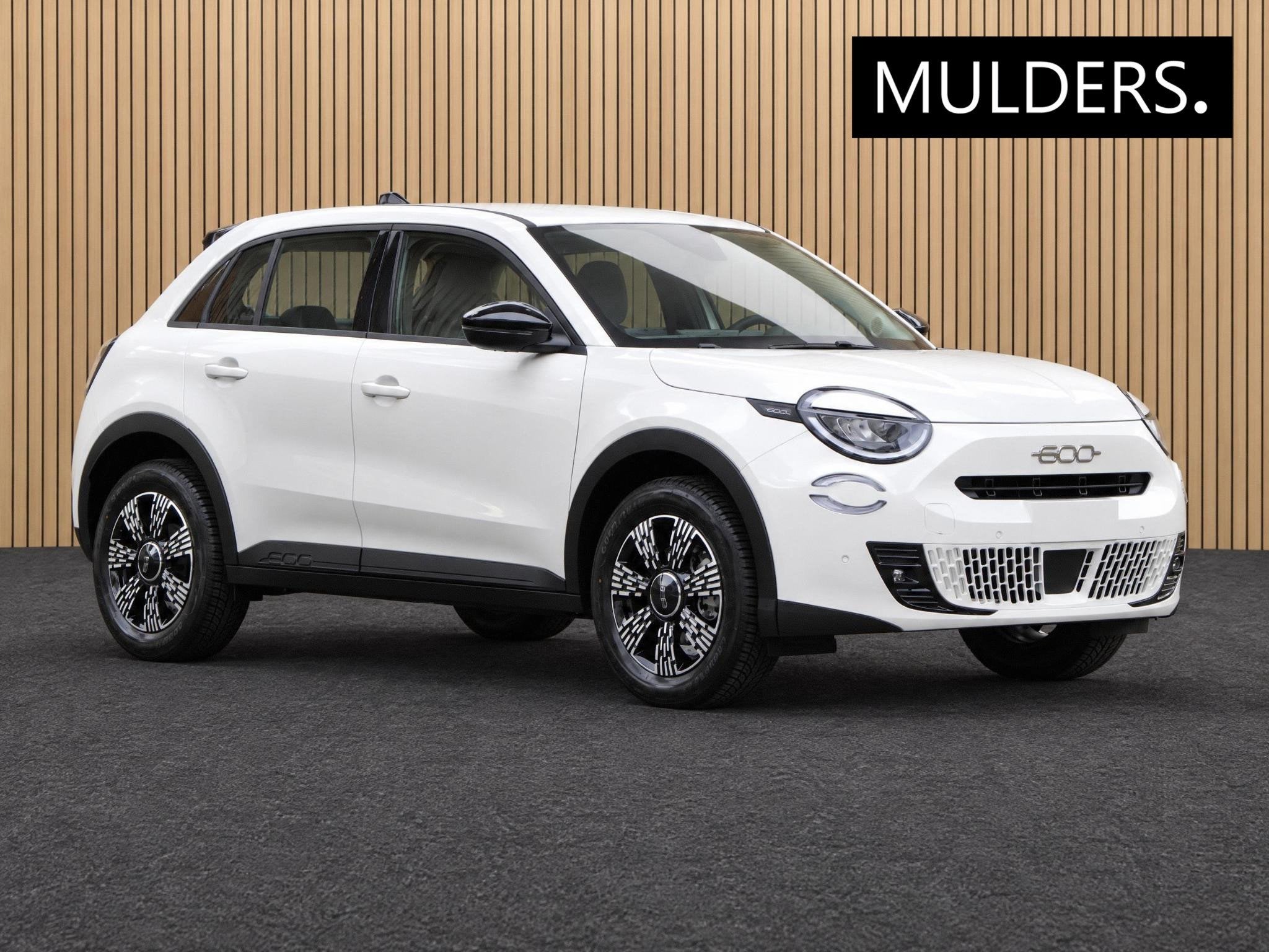 Fiat 600 HYBRID 110 ICON VOORRAAD KORTING, 12 maanden, Stof, Euro 6, 1199 cc