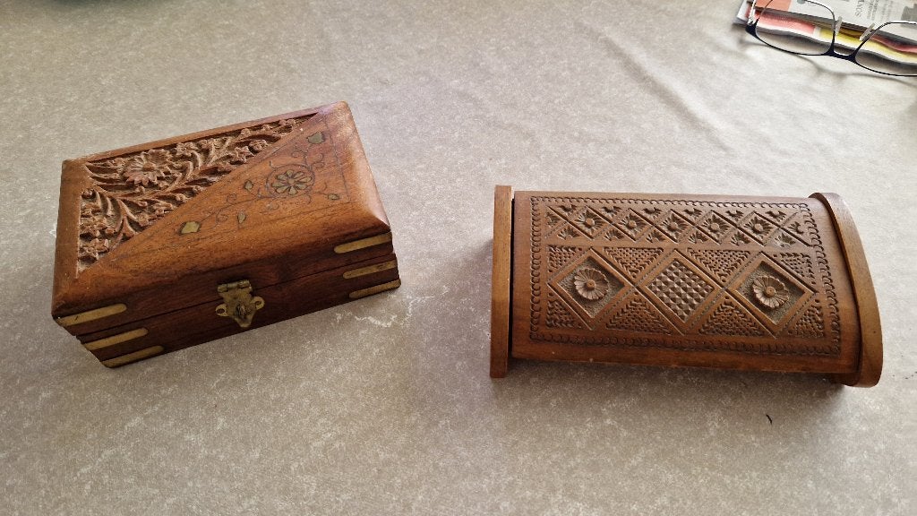2 brocante houten kistjes houtsnijwerk, Ophalen of Verzenden