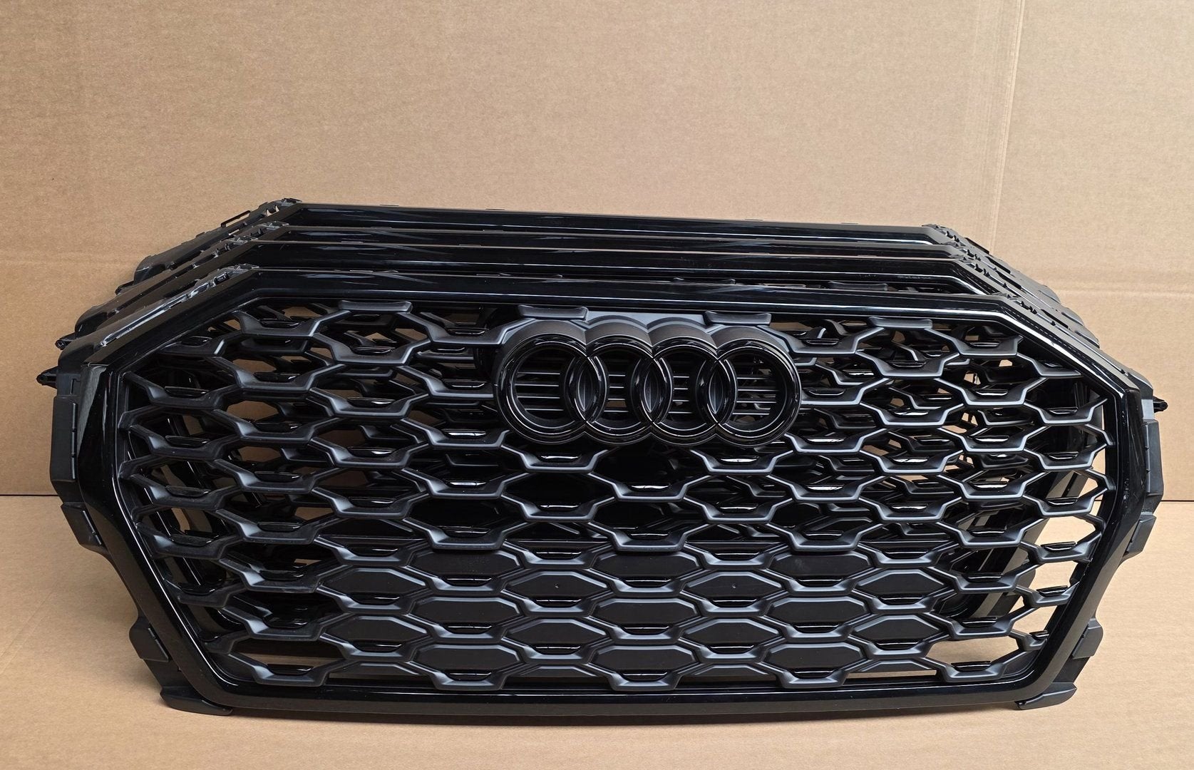 Grill Audi Q3 83A S-line Origineel Grille Zwart 83F853651B, Auto-onderdelen, Gebruikt, -, -, -