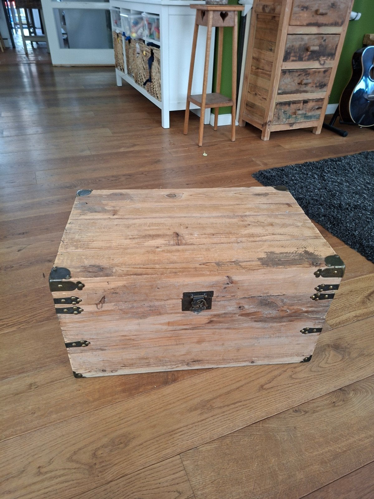 Mooie houten bak / kist met metalen details, Overige houtsoorten, Gebruikt, 50 tot 100 cm, Ophalen of Verzenden