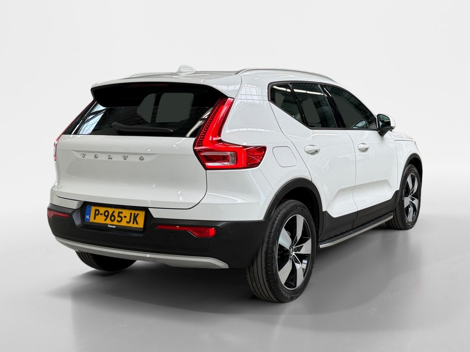 Volvo XC40 1.5 T2 Momentum Business I Leder I CarPlay I Adap, Gebruikt, Euro 6, 129 pk, Wit