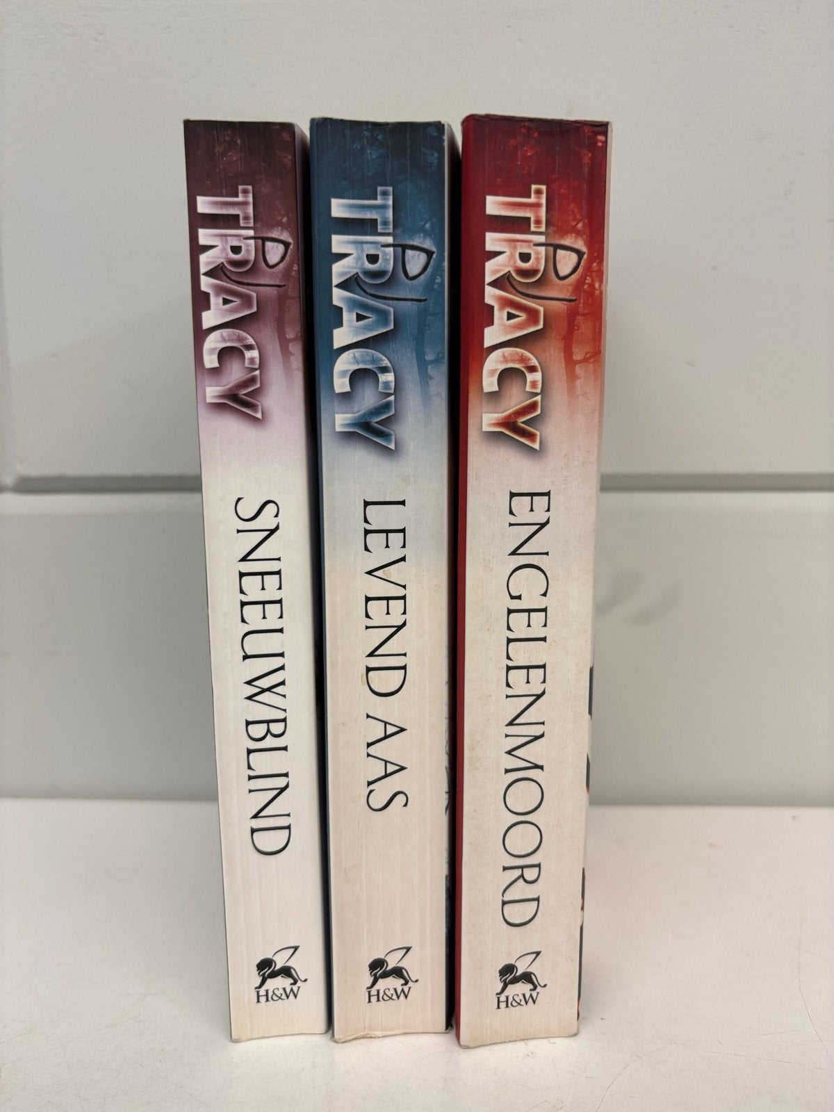 P.J. Tracy - Thriller Boeken Set: Sneeuwblind, Levend Aas, E, Ophalen of Verzenden, Gelezen