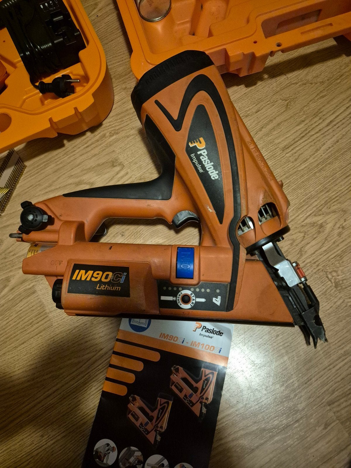 Paslode IM90Ci Lithium tacker met gas, Ophalen, Gebruikt, Tacker/nietmachine, Overige merken