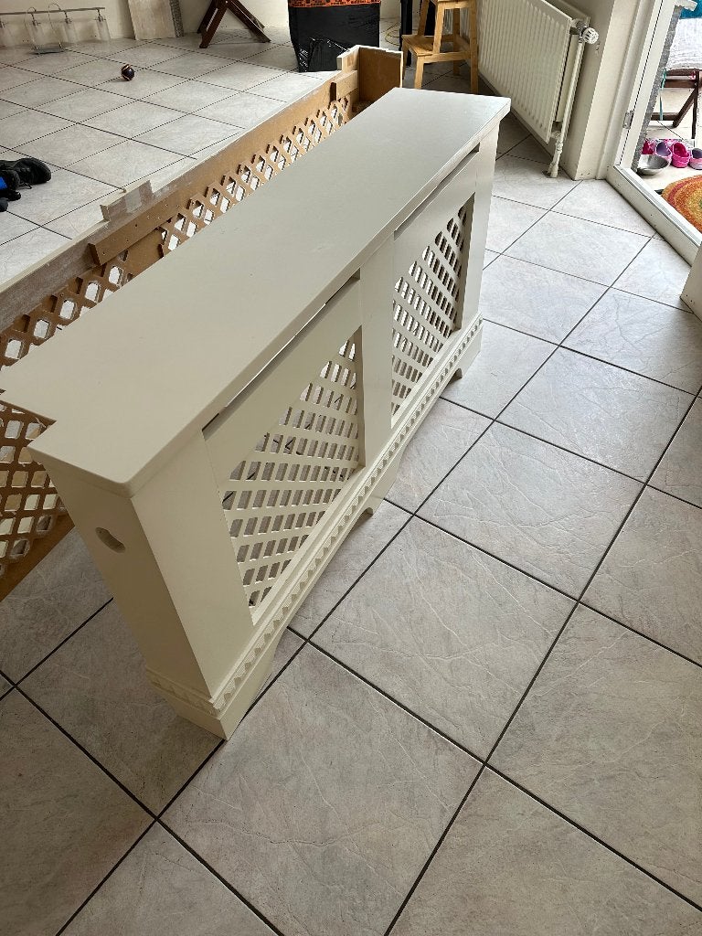 2x Mooie witte houten radiatorombouw (149 cm), Ophalen, 30 tot 80 cm, Radiator, Minder dan 60 cm