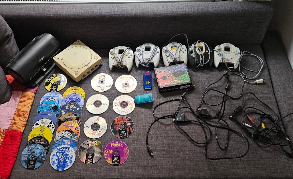 Sega Dreamcast, 4(+) controllers, 19 games disc only, memory, Ophalen, Gebruikt, Met games, Saturn of Dreamcast