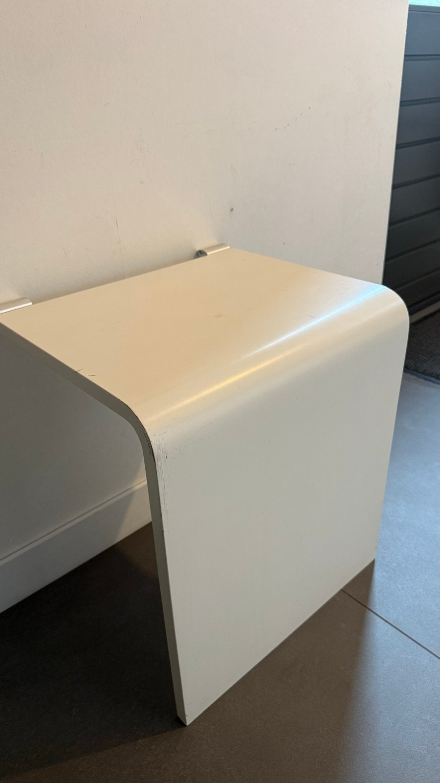 Auping Auronde bijzettafel 48 cm hoog Alpine wit, Huis en Inrichting, Ophalen, Gebruikt, Eenpersoons, Wit