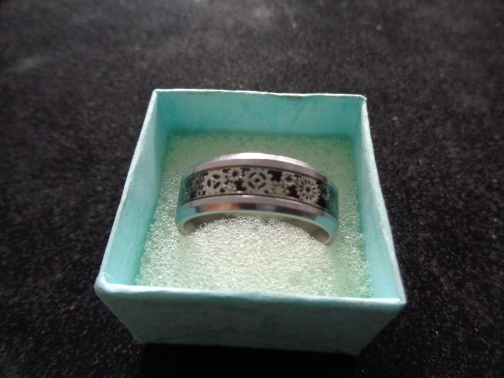 RVS Ring rijkelijk bewerkt met Print, 20 of groter, IJzer of Staal, Nieuw, Ophalen of Verzenden