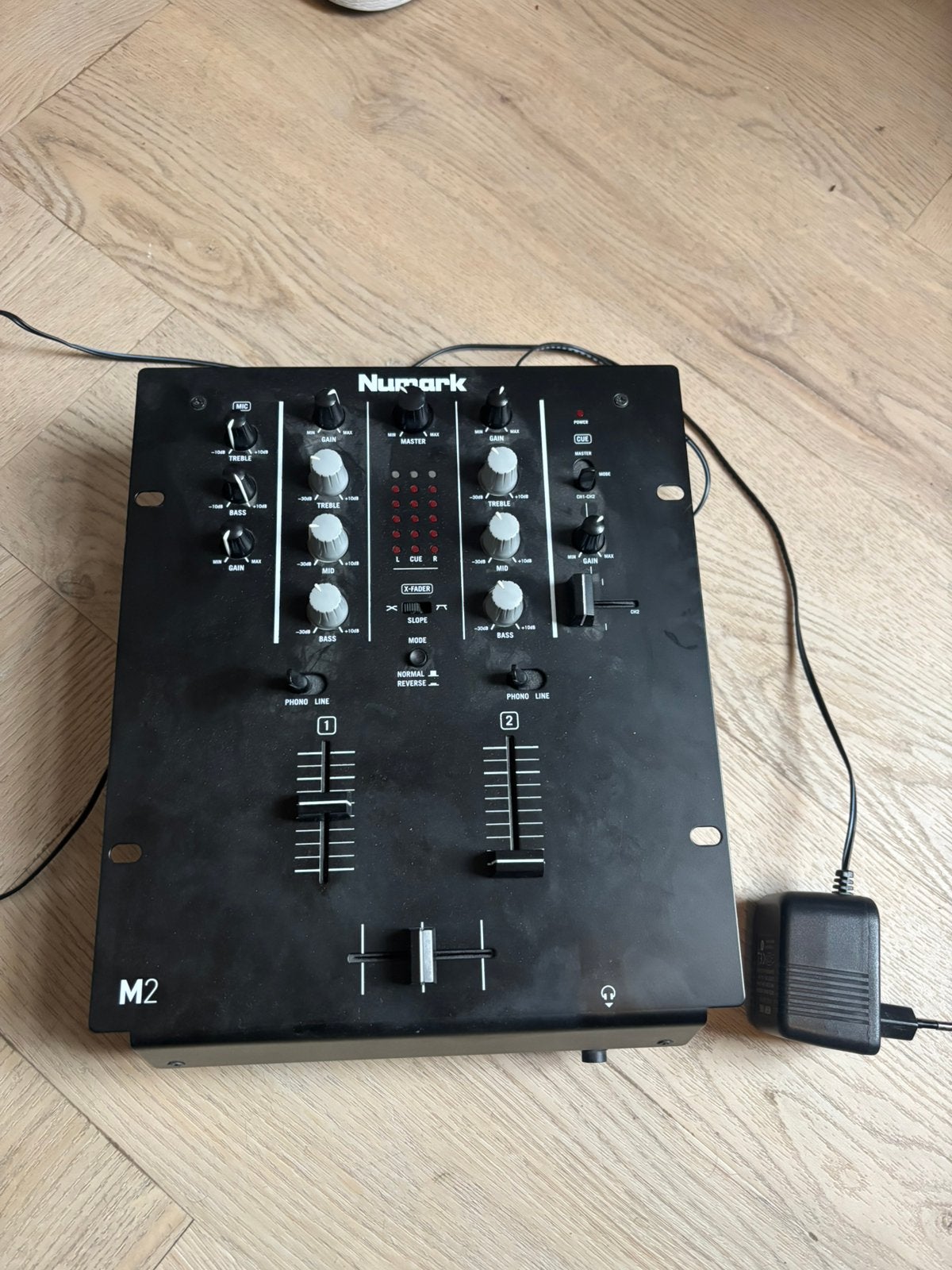 Numark M2 DJ mixer, Muziek en Instrumenten, Mengpanelen, Ophalen of Verzenden, Zo goed als nieuw, Minder dan 5 kanalen, Microfooningang