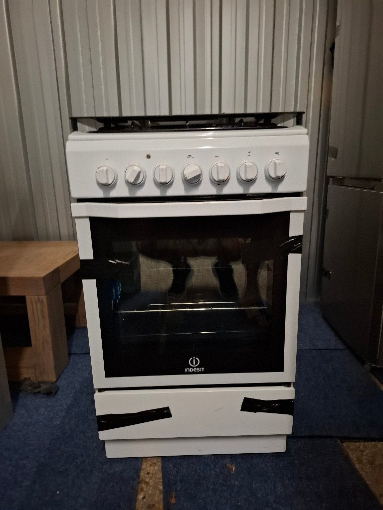 Te Koop: Vrijstaand Gasfornuis + Oven Indesit, Witgoed en Apparatuur, Fornuizen, Gebruikt, Vrijstaand, Gas, 4 kookzones, 85 tot 90 cm