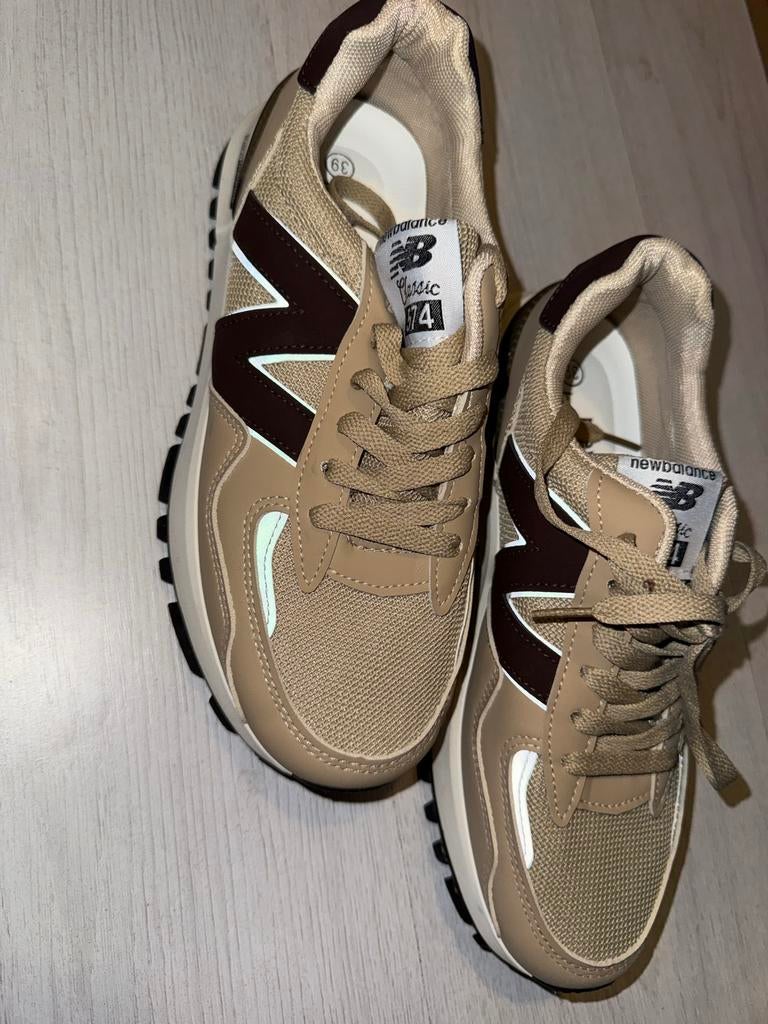 New Balance Classic 574 Sneakers - Maat 39, Kleding | Dames, Schoenen, Ophalen of Verzenden, Zo goed als nieuw, Beige, Sneakers of Gympen