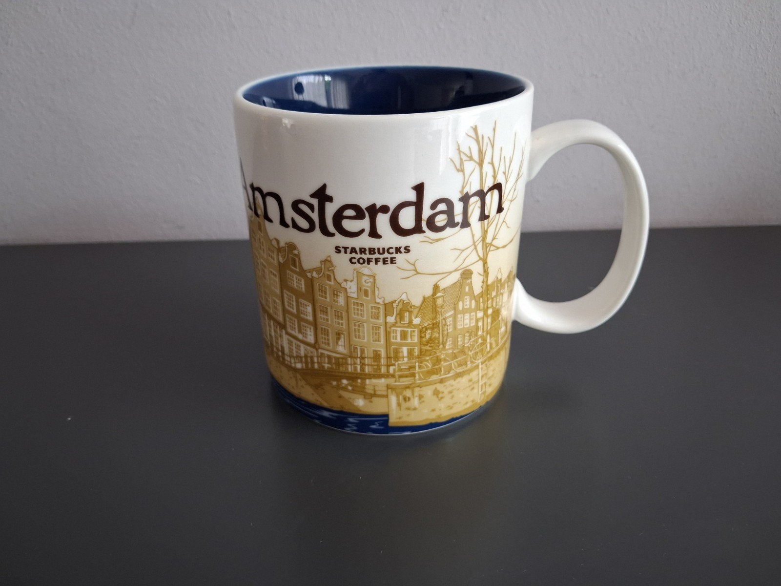 Starbucks mok als nieuw Amsterdam met fiets, Huis en Inrichting, Keuken | Servies, Ophalen of Verzenden, Zo goed als nieuw, Overige stijlen