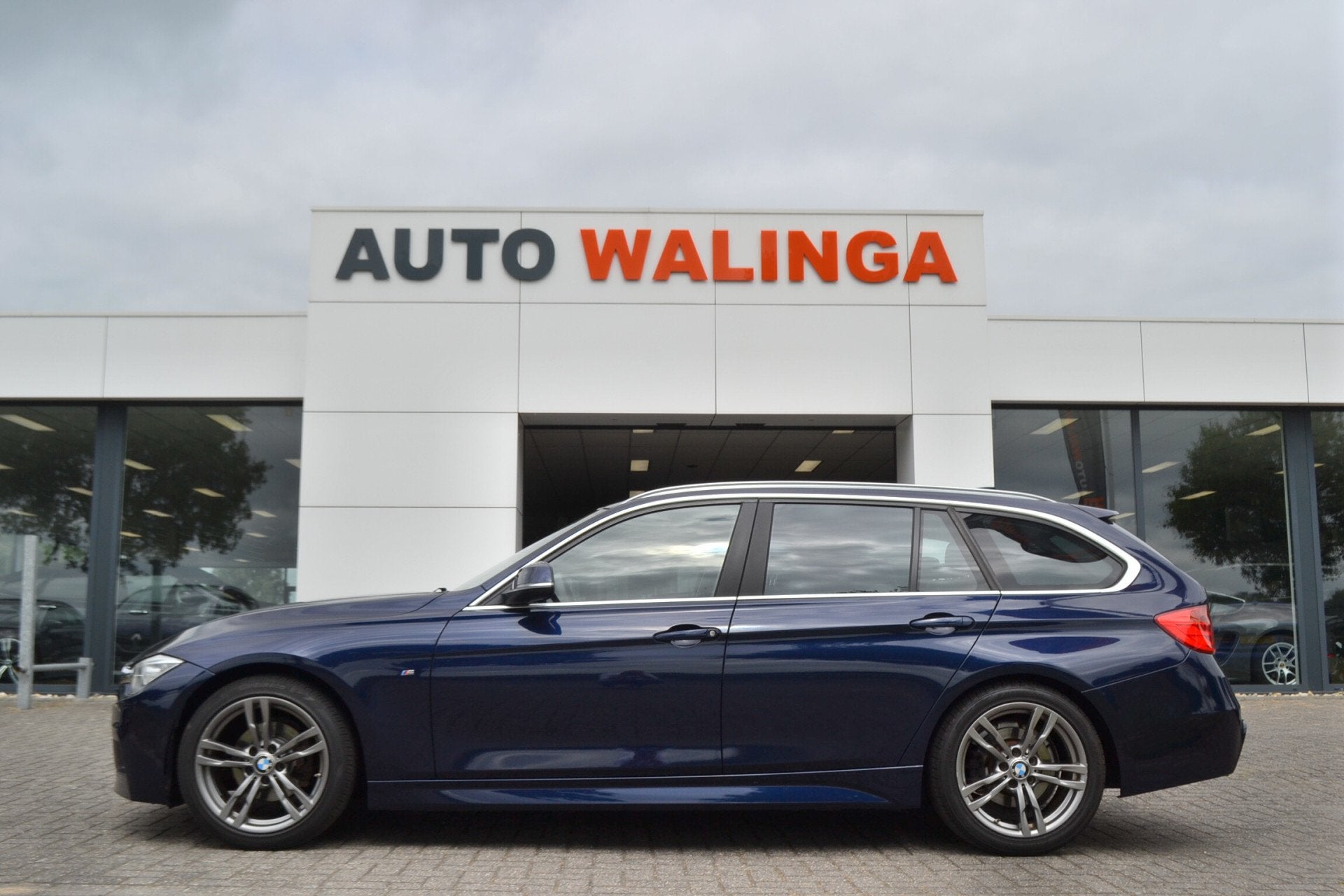 BMW 3 Serie Touring 320i M Sportpakket | Navigatie | Trekhaa, Auto's, BMW, Gebruikt, 4 cilinders, Blauw, Origineel Nederlands