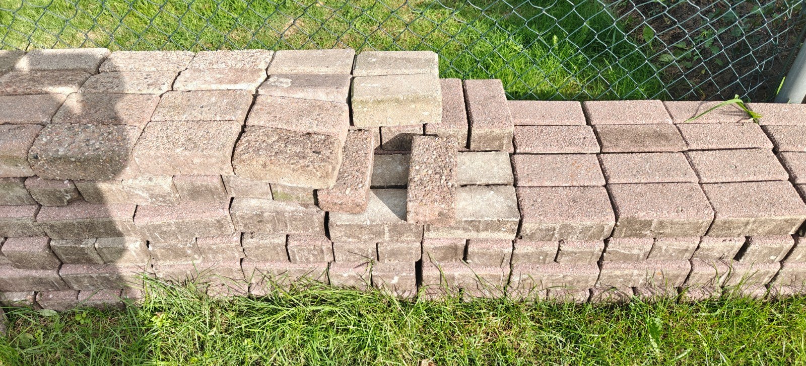 Gratis af te halen: ca. 200 beton klinkers (21x10x7,5 cm), Gebruikt, Klinkers, Beton, 5 tot 10 m²