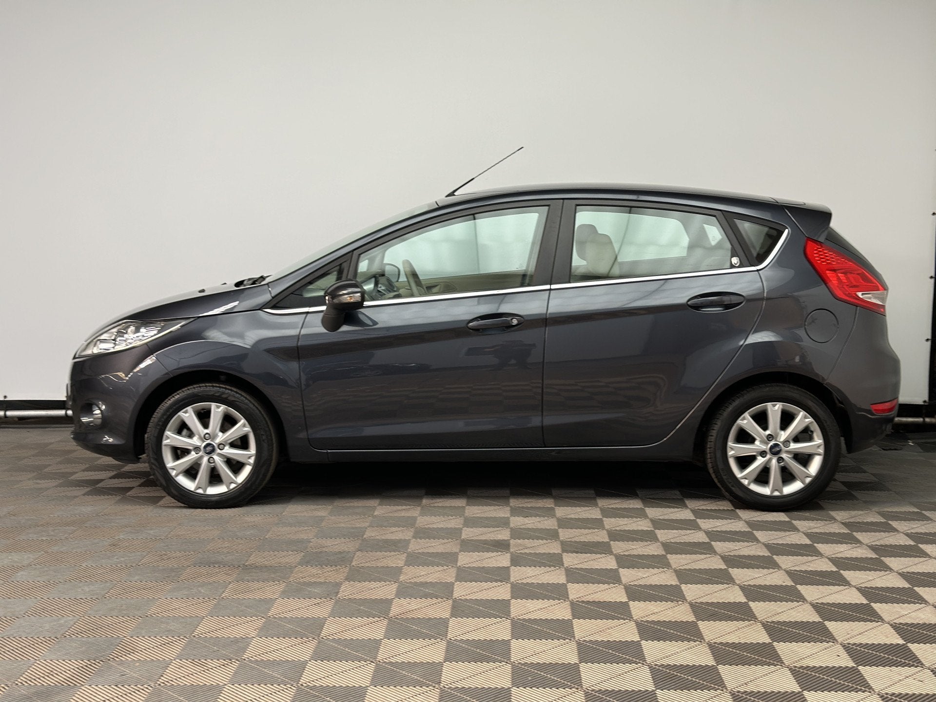 Ford Fiesta 1.25 Ghia 5-drs ECC LM15" NL Auto (bj 2011), Voorwielaandrijving, Euro 5, Stof, Met garantie (alle)