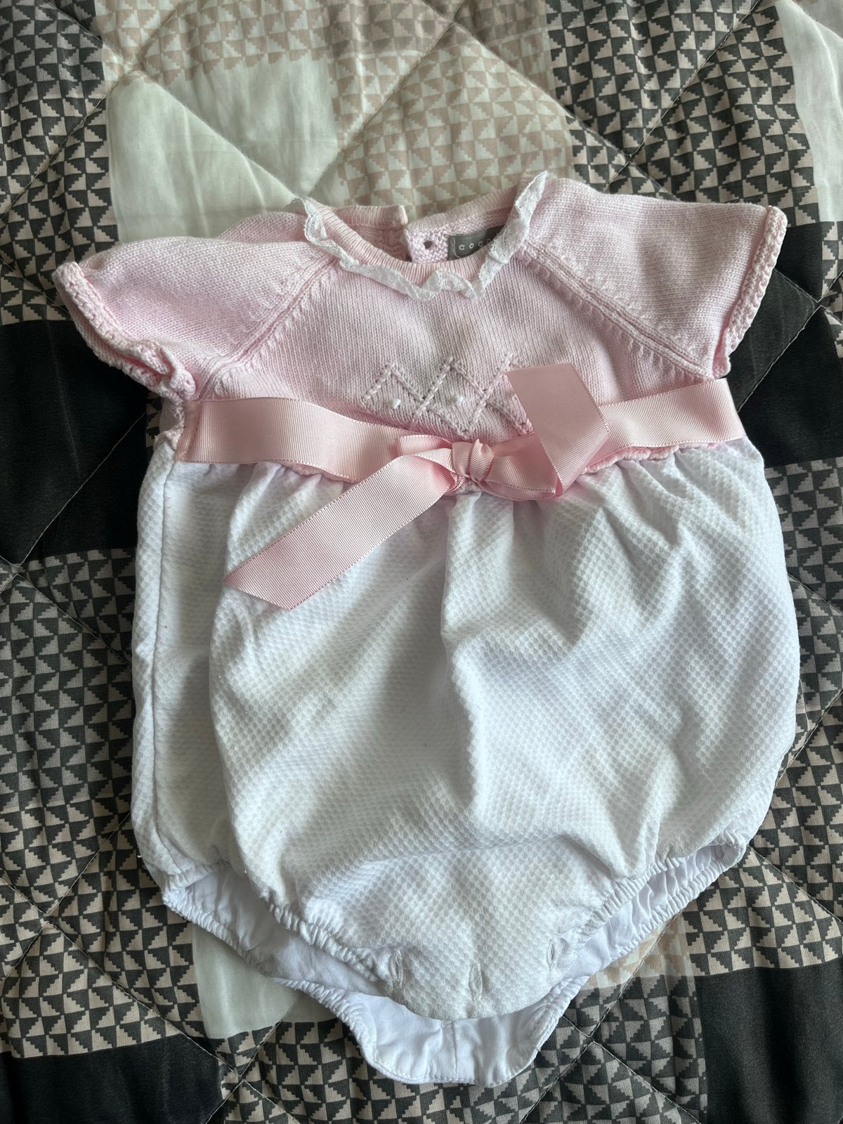 Schattige roze baby romper met strik - Coconut, Ophalen of Verzenden, Zo goed als nieuw, Meisje