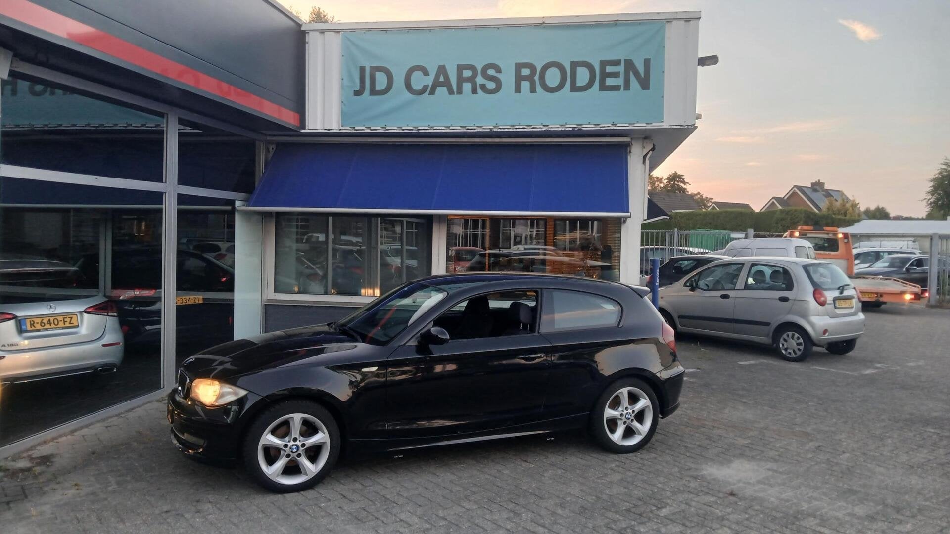 BMW 1-serie 118i Business Line! Luxe! Netjes! Apk! Koopje!, Auto's, 1-Serie, Achterwielaandrijving, 4 stoelen, Zwart