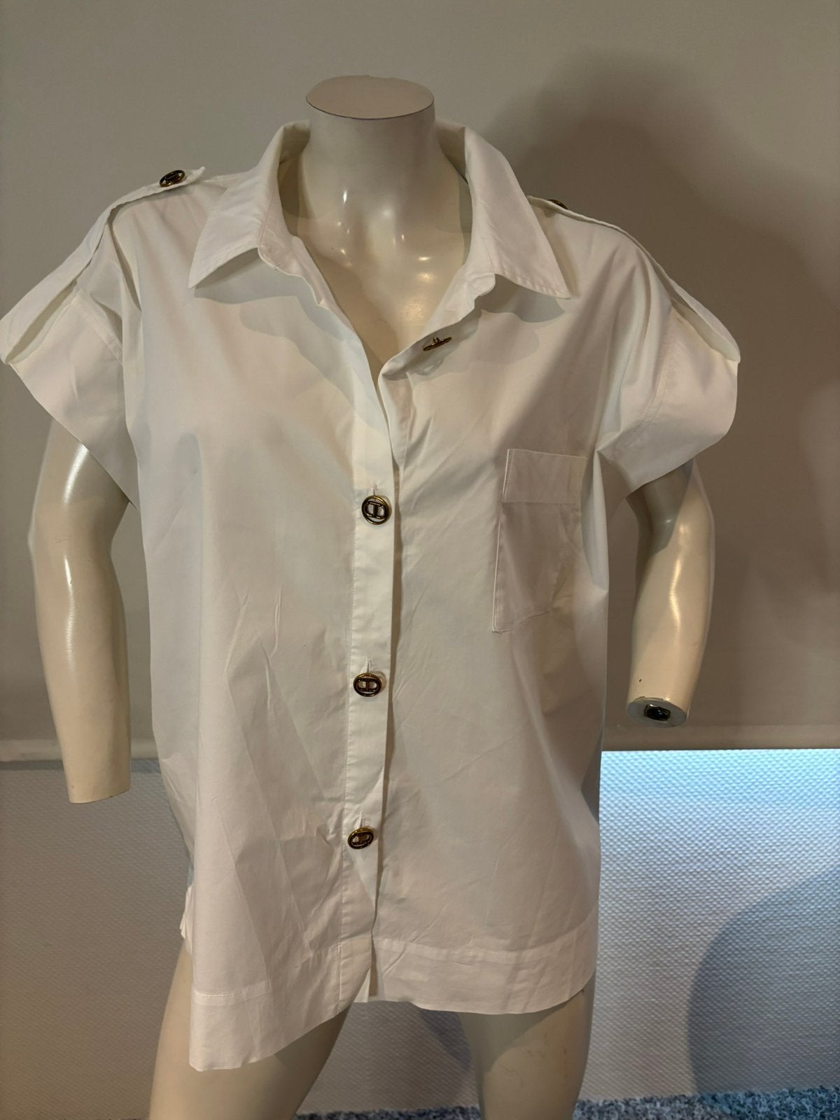 Twinset blouse met aparte knopen maat it 46. Nl 40., Maat 38/40 (M), ., Wit, Ophalen of Verzenden