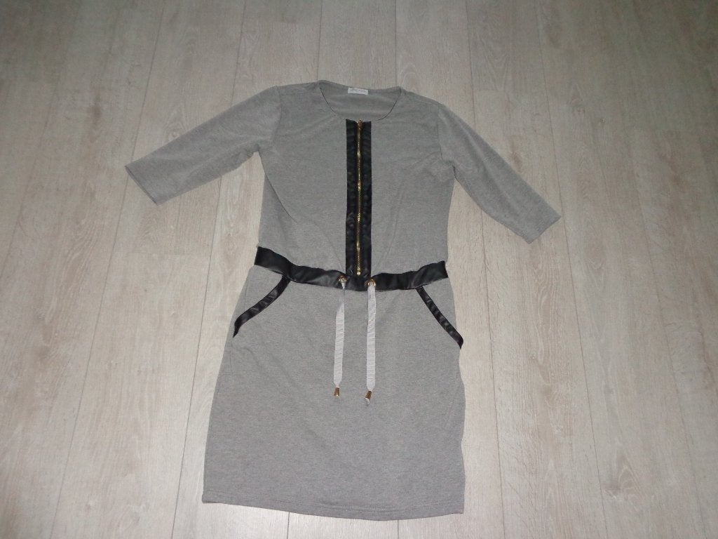 grijze sexy damesjurk van LA PETITE PARISIENNE, maat L/XL, Maat 42/44 (L), Ophalen of Verzenden, Zo goed als nieuw, Knielengte