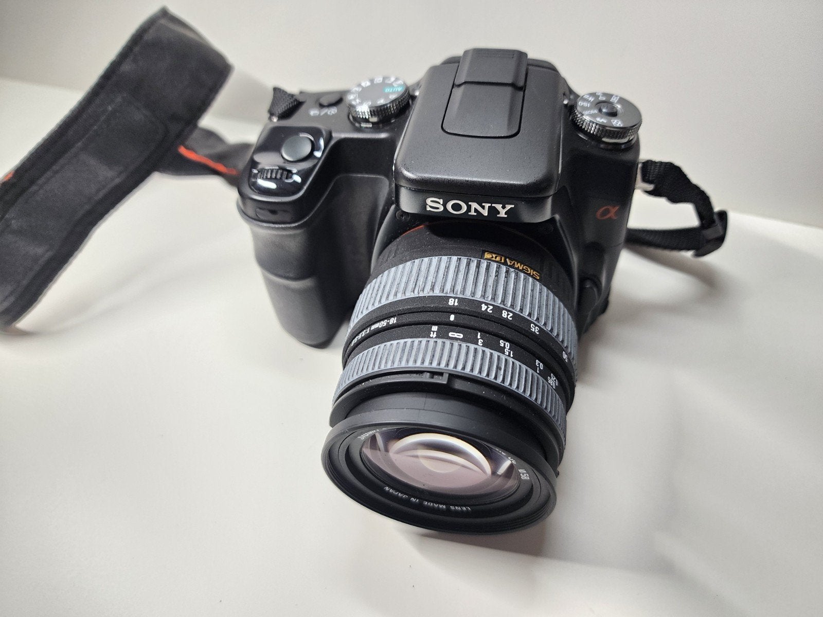 Sony DSLR A100 - Body met Sigma Zoom Lens (zonder accu), Gebruikt, Spiegelreflex, Ophalen of Verzenden, Sony