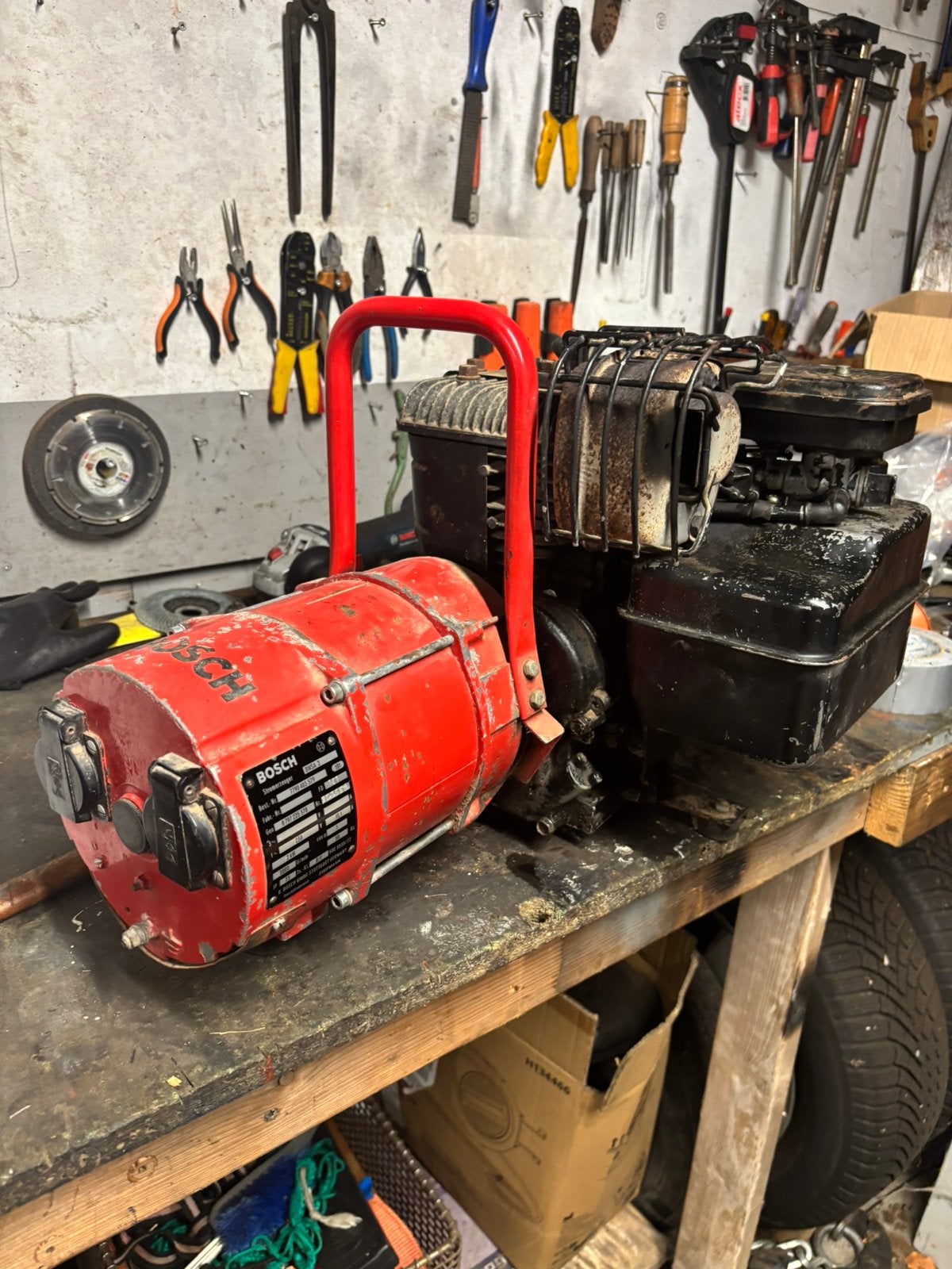 Briggs & stratton aggregaat 2kW, Doe-het-zelf en Verbouw, Ophalen, Gebruikt, Benzinemotor, 1800 rpm of meer