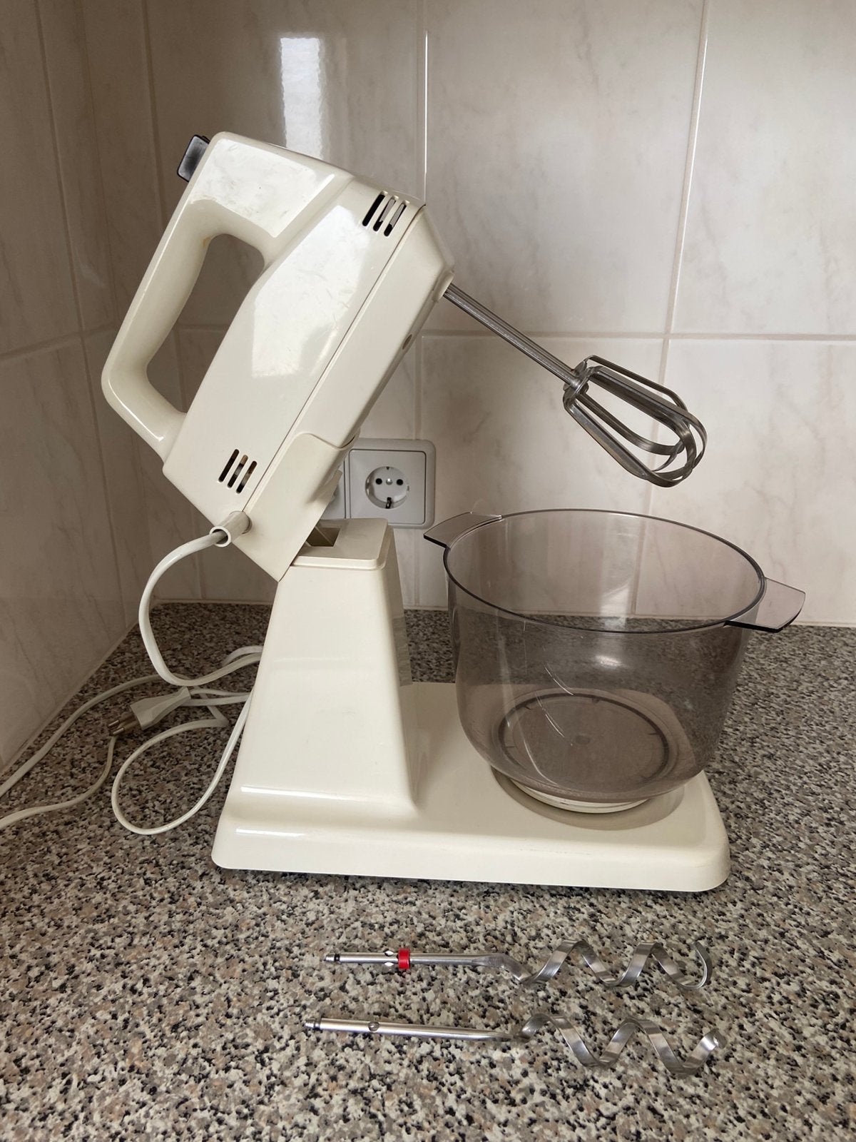 Vintage Philips handmixer met 3 standen., Witgoed en Apparatuur, Keukenmixers, Minder dan 1 liter, Ophalen of Verzenden, Gebruikt
