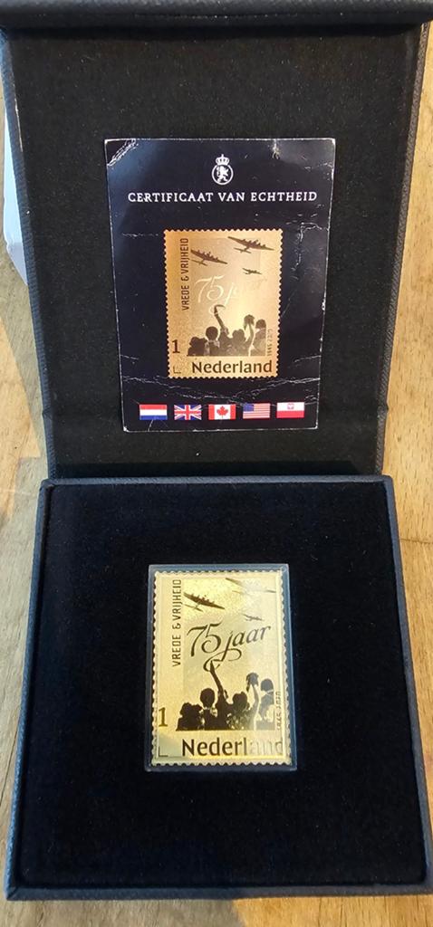 PostNL Gouden Postzegel "Vrede & Vrijheid 75 jaar", Ophalen of Verzenden, Na 1940, Postfris
