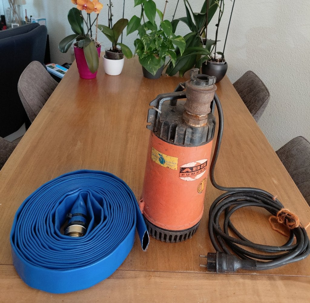 ABS Dompelpomp met 10 meter (nieuwe) slang, Ophalen, Gebruikt, Dompelpomp