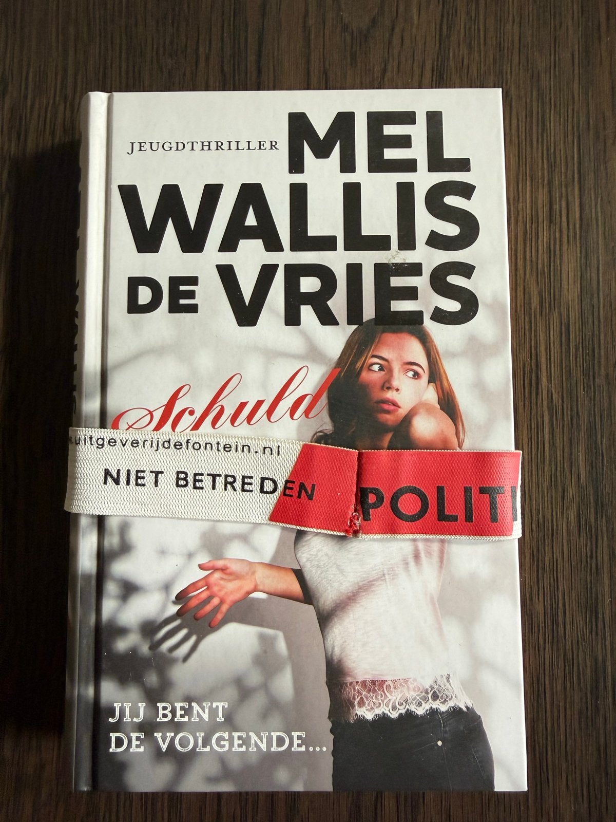 Mel Wallis de Vries - Schuld (Jeugdthriller), Ophalen of Verzenden, Zo goed als nieuw, Nederland