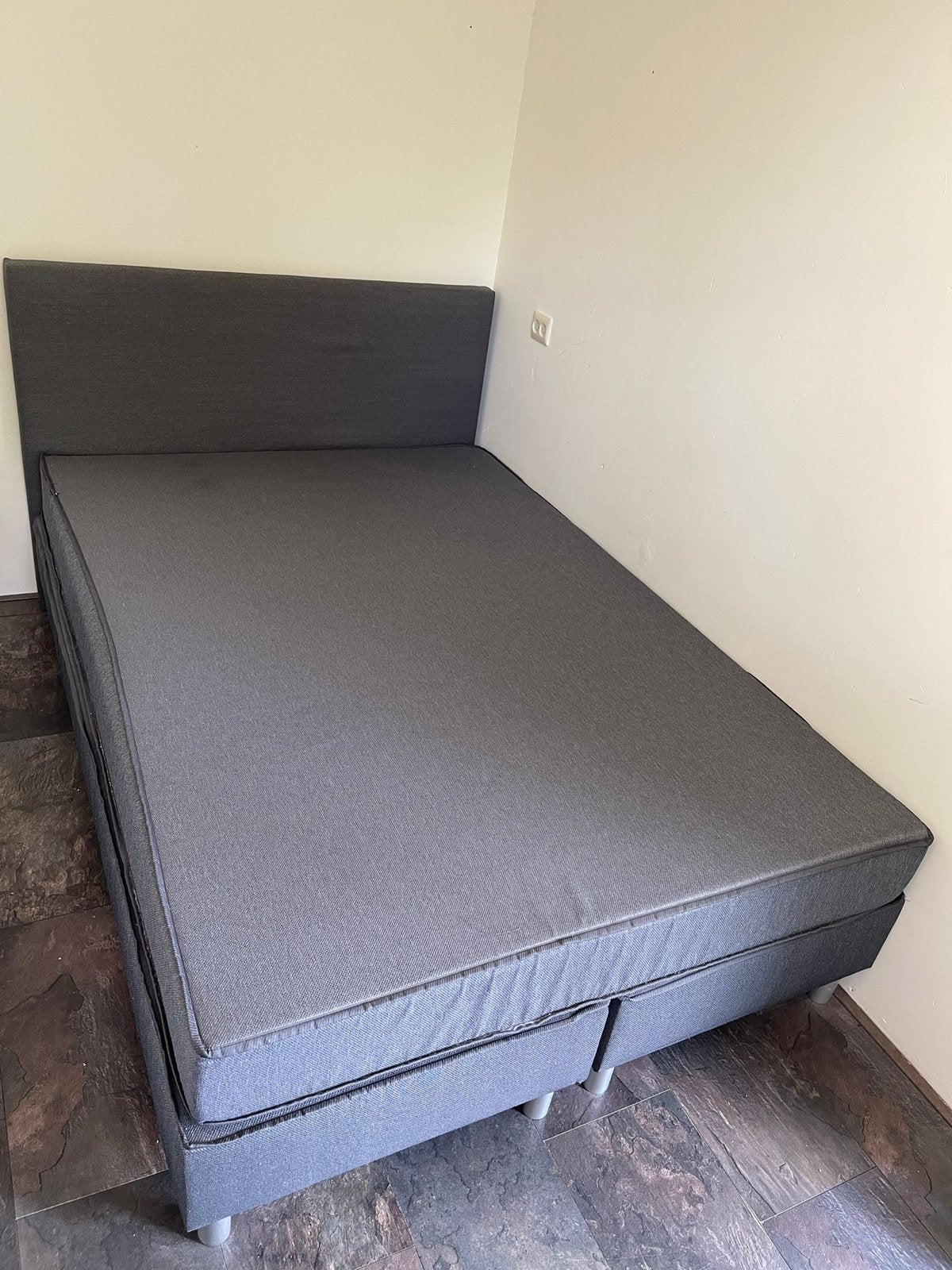 Bed 140x200 met hoofdbord, Huis en Inrichting, Ophalen, Tweepersoons, 140 cm, Zo goed als nieuw