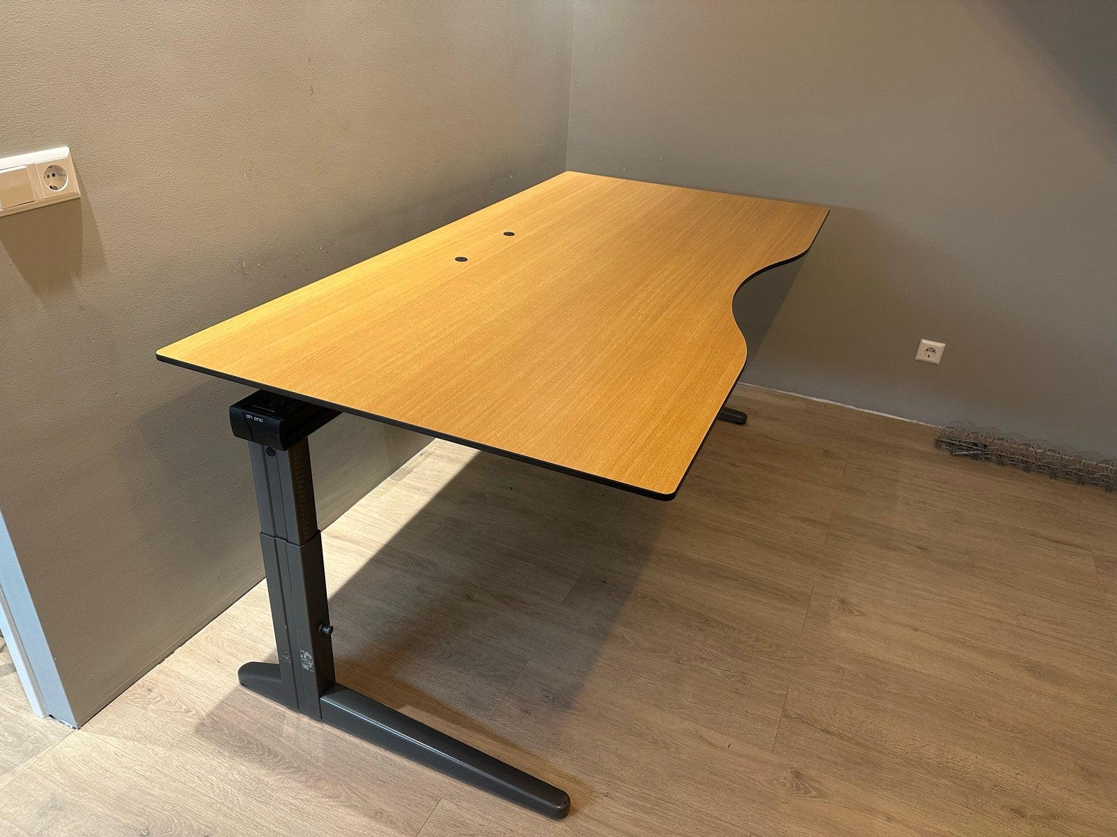 Ahrend bureau 200x90cm, perfecte staat, Ophalen, Hout, Bruin, Zo goed als nieuw