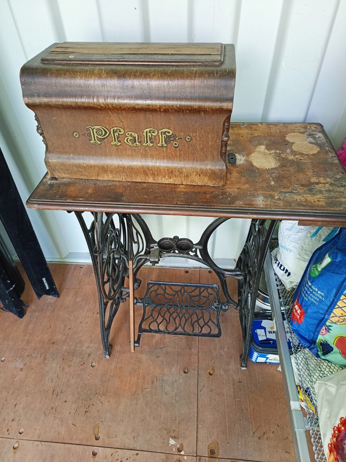 Antieke PFAFF Naaimachine met Onderstel - Decoratief, Ophalen of Verzenden