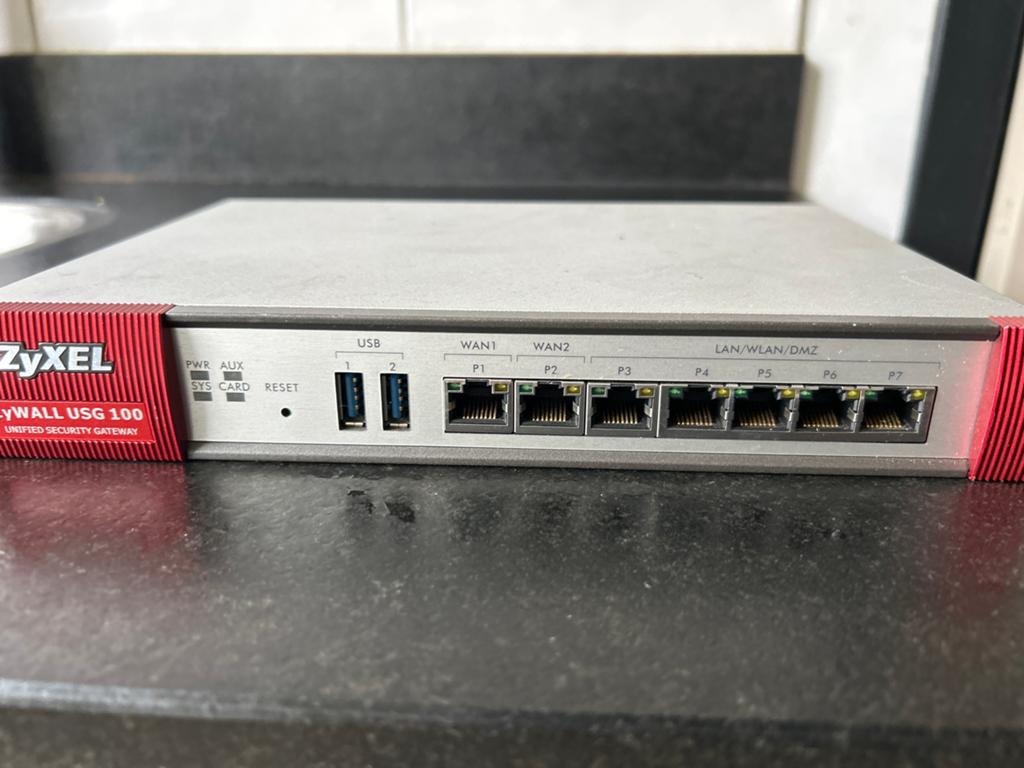Zyxel ZyWALL USG 100 Unified Security Gateway, Ophalen of Verzenden, Gebruikt, Router