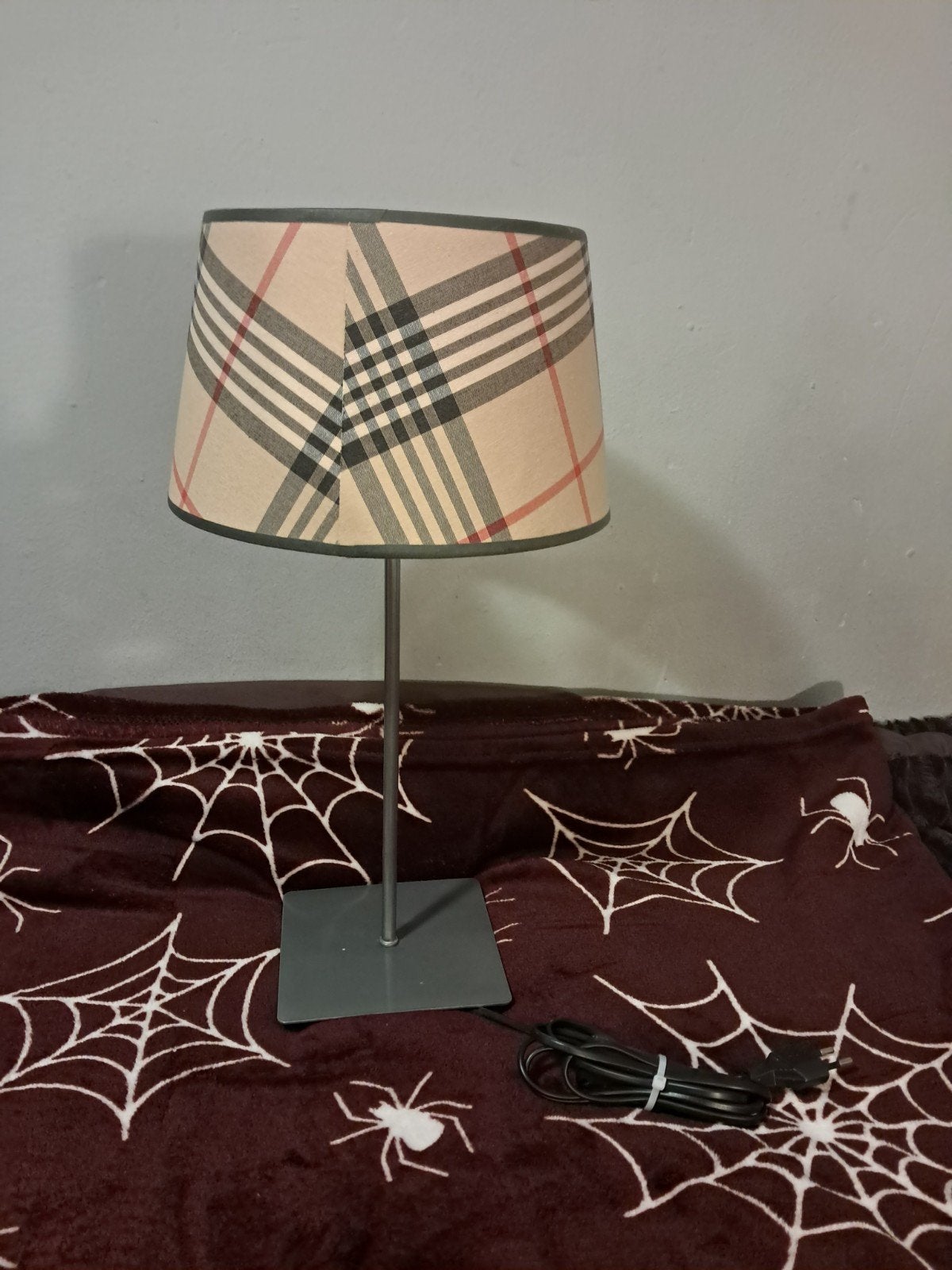 Tafellamp met Burberry-stijl kap, Gebruikt, Meerkleurig, Metaal, Sfeerlamp