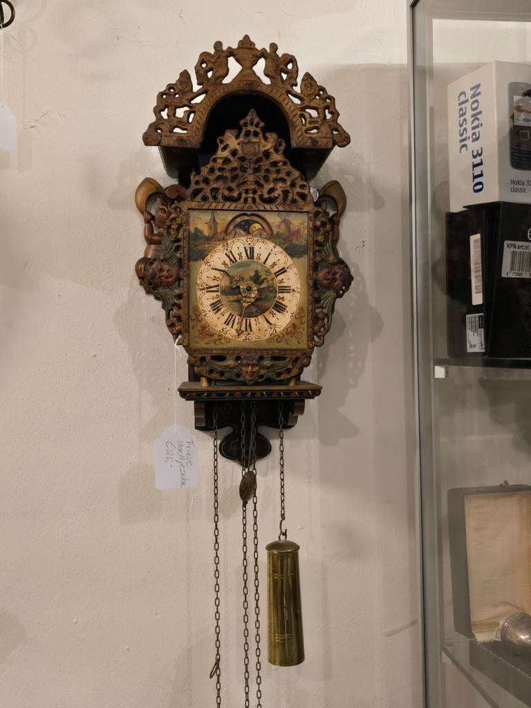 Oude Friese stoeltjesklok Sallander klok gietijzer wandklok, Antiek en Kunst, Ophalen