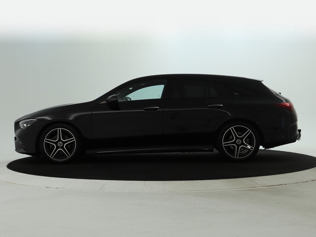 Mercedes-Benz CLA-Klasse Shooting Brake 180 AMG Nightpakket, Auto's, Mercedes-Benz, Gebruikt, 4 cilinders, Alcantara, Zwart