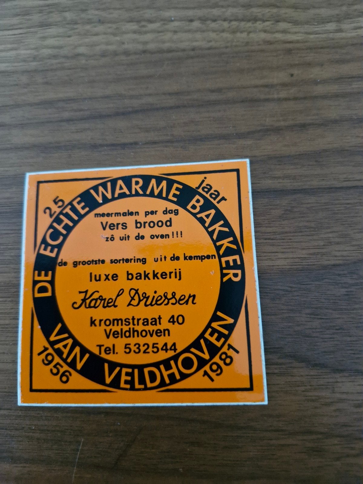 9463  Sticker Bakker Karel Driessen Veldhoven 1956-1981, Ophalen of Verzenden, Gebruikt, Bedrijf of Vereniging