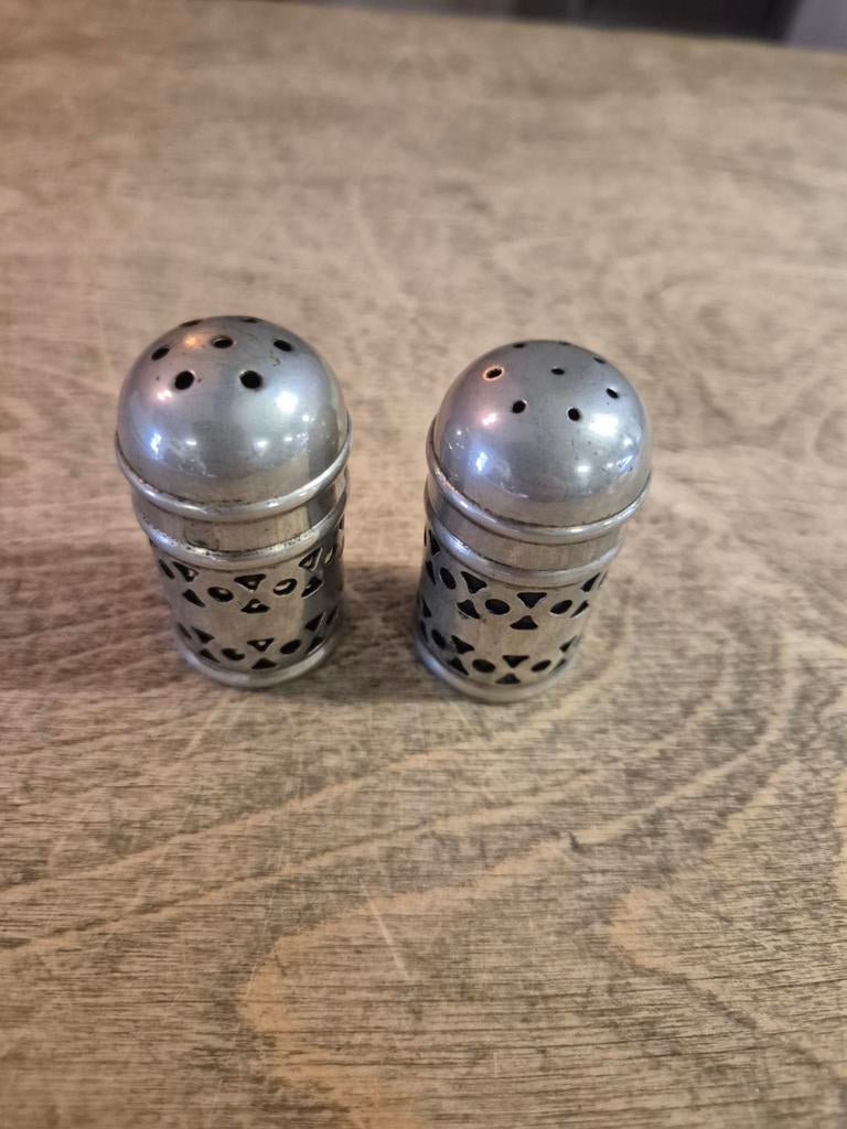Antieke kleine verzilverde peper- en zoutvaatjes, Ophalen of Verzenden, Zilver